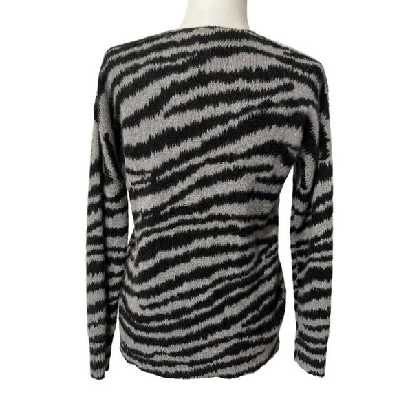 BLOOMINGDALE’S Cashmere Zebra Print Sweater NWT XSmall Black & Gray - Picture 7 of 9